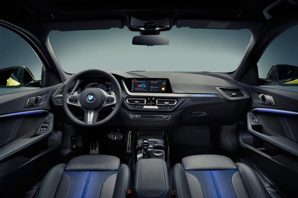 bmw-m135i-2022-doi-dau-mercedes-amg-a35-3